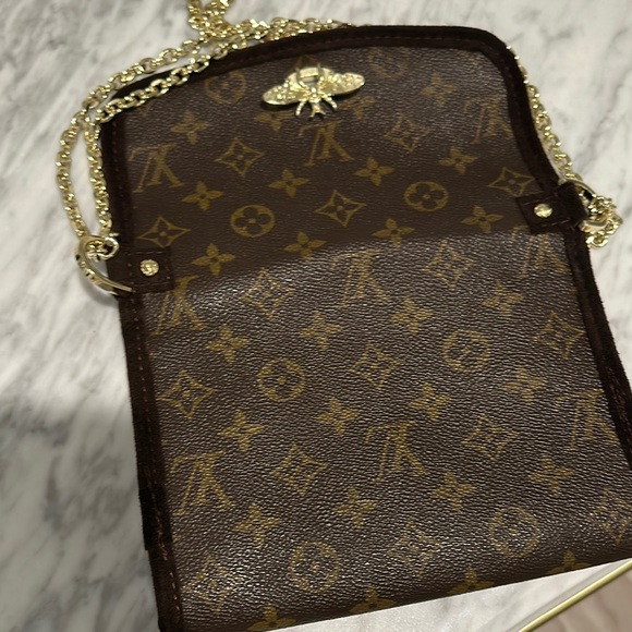 Redesigned/refurbished LV Crossbody Bag - Picture 3 of 6